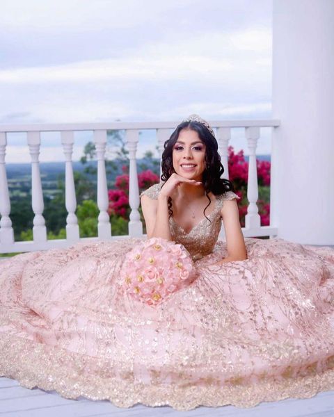 2022 modest rose gold cap sleeves quinceanera dresses sweetheart glitter sequined patterned fabric mexican country sweet 15 charra prom even, Blue;red
2022 modest rose gold cap sleeves quinceanera dresses sweetheart glitter sequined patterned fabric mexican country sweet 15 charra prom even, Blue;red