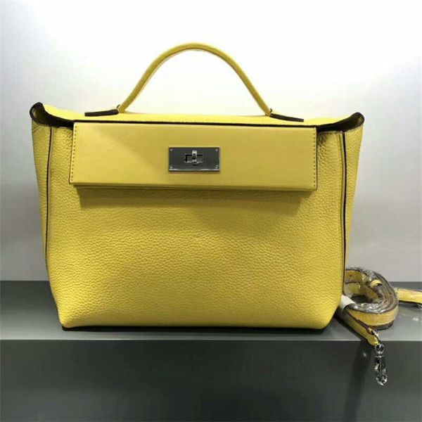 2020 new leather female baotou layer cowhide european and american fashion atmosphere portable shoulder crossbody bag
2020 new leather female baotou layer cowhide european and american fashion atmosphere portable shoulder crossbody bag