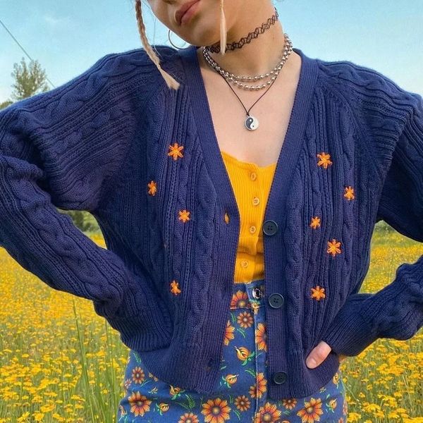 lfu6c v-neck embroidery small embroidered woman short breasted knitted cardigan daisy v-neck embroidery small embroidered kni short breasted, White;black
lfu6c v-neck embroidery small embroidered woman short breasted knitted cardigan daisy v-neck embroidery small embroidered kni short breasted, White;black