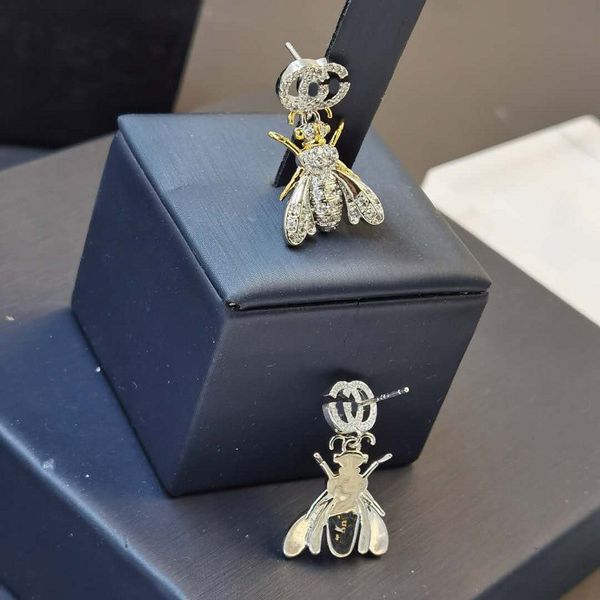 2020 новый gujia шуан г пчелы воды заполненный бриллиантовые серьги s325 silver needle boutique, Golden
2020 новый gujia шуан г пчелы воды заполненный бриллиантовые серьги s325 silver needle boutique, Golden