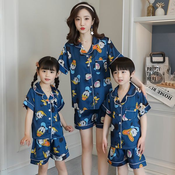 мода мальчики мультфильм дизайн пижама наборы summer family matching эпикировка 2-11t дети мать шелк как домашняя одежда топы + брюки = 2pcs, Blue
мода мальчики мультфильм дизайн пижама наборы summer family matching эпикировка 2-11t дети мать шелк как домашняя одежда топы + брюки = 2pcs, Blue