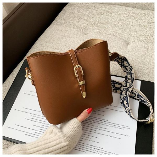 shoulder bags 2021 trendy fashion all-match messenger bag wide strap casual large capacity bucket female
shoulder bags 2021 trendy fashion all-match messenger bag wide strap casual large capacity bucket female