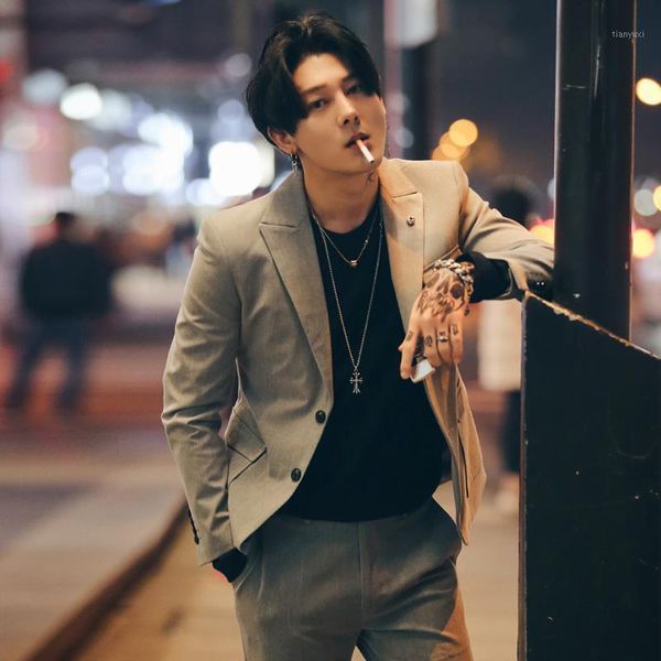 casual loose men blazer korean fashion simple long sleeve office men blazer abrigo cuadros men's clothing db60xf1, White;black
casual loose men blazer korean fashion simple long sleeve office men blazer abrigo cuadros men's clothing db60xf1, White;black