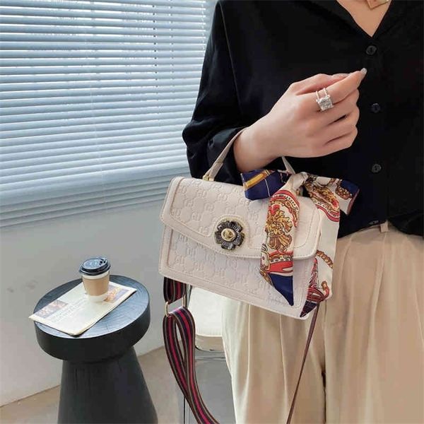 sale 90% off bag women's new fashion chain handbag camellia silk scarf texture single shoulder messenger
sale 90% off bag women's new fashion chain handbag camellia silk scarf texture single shoulder messenger