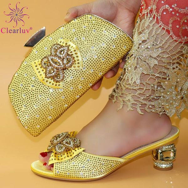 gold color new arrival nigerian slipper with matching bags set decorated with crystal women shoes and bag set for party, Black
gold color new arrival nigerian slipper with matching bags set decorated with crystal women shoes and bag set for party, Black