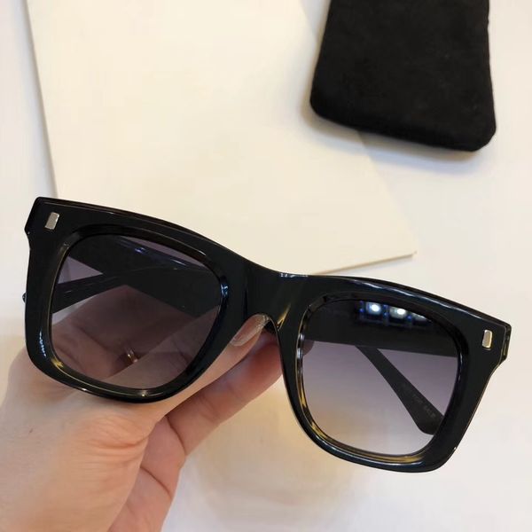 new 40057 mens sunglasses men sun glasses women sunglasses fashion style protects eyes gafas de sol lunettes de soleil with box, White;black
new 40057 mens sunglasses men sun glasses women sunglasses fashion style protects eyes gafas de sol lunettes de soleil with box, White;black