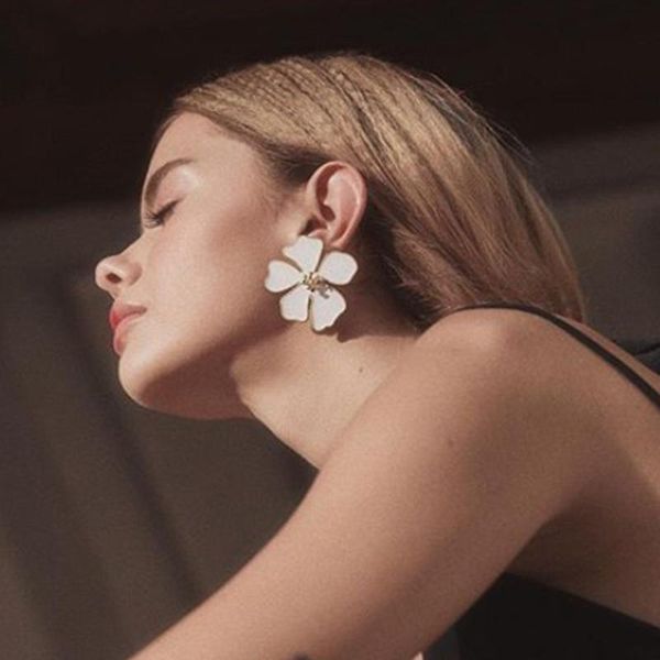2020 new green black white red exaggerated enamel floral statement earrings for women colorful spring summer flower earring, Golden;silver
2020 new green black white red exaggerated enamel floral statement earrings for women colorful spring summer flower earring, Golden;silver