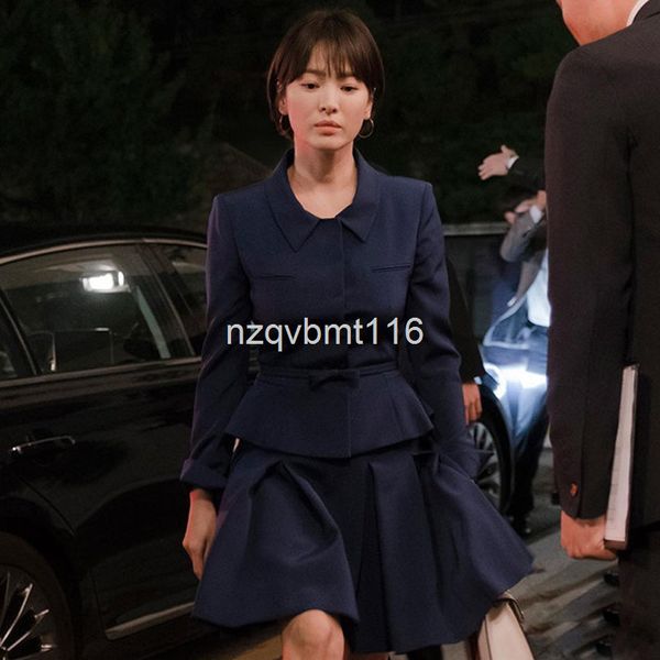 two piece dress star song hye kyo's same style women's dark treasure blue long sleeved suit + pleated skirt in autumn and winter o, White
two piece dress star song hye kyo's same style women's dark treasure blue long sleeved suit + pleated skirt in autumn and winter o, White