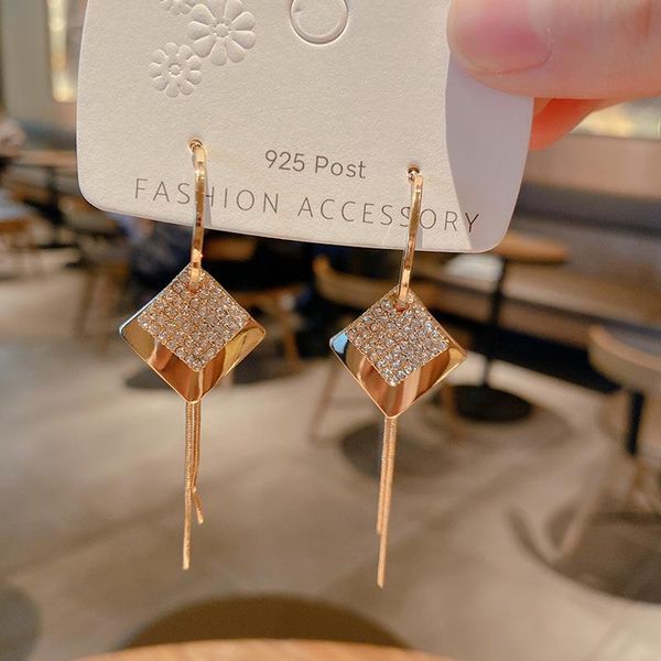 2021 new trendy geometric square full rhinestone tassel earrings for women korean temperament long earrings luxurious jewelry, Golden;silver
2021 new trendy geometric square full rhinestone tassel earrings for women korean temperament long earrings luxurious jewelry, Golden;silver