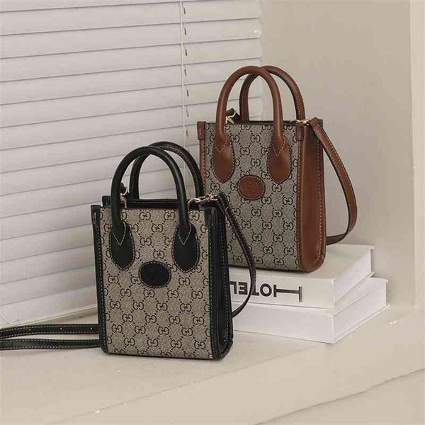 60% clearance sale fashion bag letter printing handbag women's autumn and winter popular one shoulder messenger bag
60% clearance sale fashion bag letter printing handbag women's autumn and winter popular one shoulder messenger bag