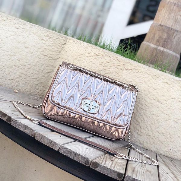 women's bag new 2020 diamond chain bag shoulder messenger oil wax cowhide leather small square
women's bag new 2020 diamond chain bag shoulder messenger oil wax cowhide leather small square