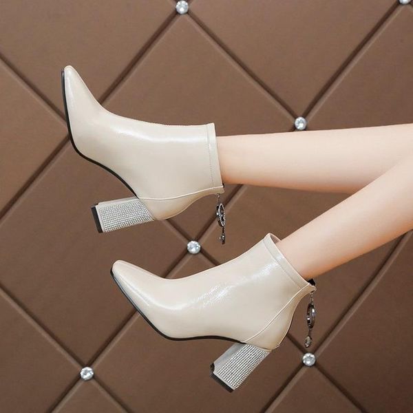 waterproof thick heel boots 2021 winter women new fashion retro and ankle boots ladies square head plus cotton temperament, Black
waterproof thick heel boots 2021 winter women new fashion retro and ankle boots ladies square head plus cotton temperament, Black