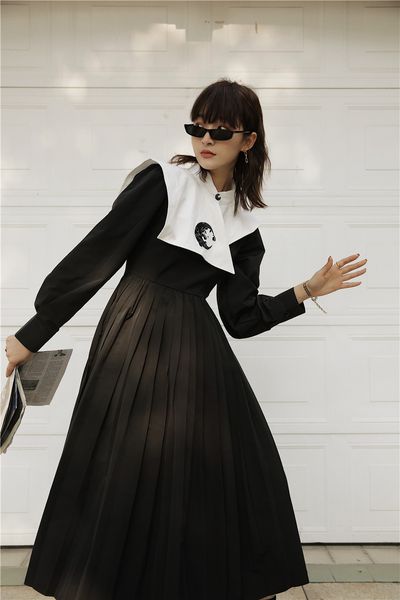 2021 new autumn self-designed retro-sleeves detachable sea collar long midi sleeve in contrast to line dressed iwby, Black;gray
2021 new autumn self-designed retro-sleeves detachable sea collar long midi sleeve in contrast to line dressed iwby, Black;gray