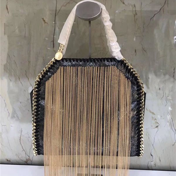 2021 single metallic shoulder messenger bag european and american artwork fashion bags chain small square tassel womens handbag
2021 single metallic shoulder messenger bag european and american artwork fashion bags chain small square tassel womens handbag