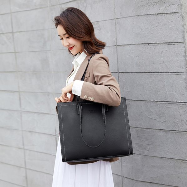 spring and summer 2020 new women's soft leather korean original night style summer new women's bag portable fashion simple and ver
spring and summer 2020 new women's soft leather korean original night style summer new women's bag portable fashion simple and ver