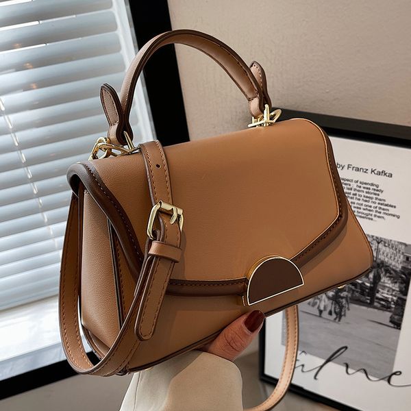 small female 2022 new fashion autumn winter portable small square bag with texture and versatile single shoulder messenger bag
small female 2022 new fashion autumn winter portable small square bag with texture and versatile single shoulder messenger bag