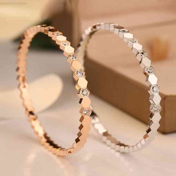 au750 18k gold honeycomb silver bracelet fashion party for women fine-jewelry, Golden;silver
au750 18k gold honeycomb silver bracelet fashion party for women fine-jewelry, Golden;silver