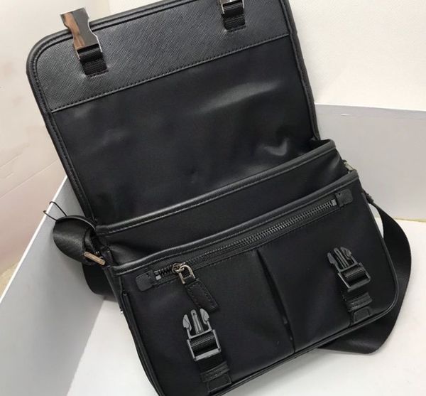selling fashion men's and women's shoulder bag high-quality waterproof cloth material clamshell messenger bag outdoor messenger ba
selling fashion men's and women's shoulder bag high-quality waterproof cloth material clamshell messenger bag outdoor messenger ba
