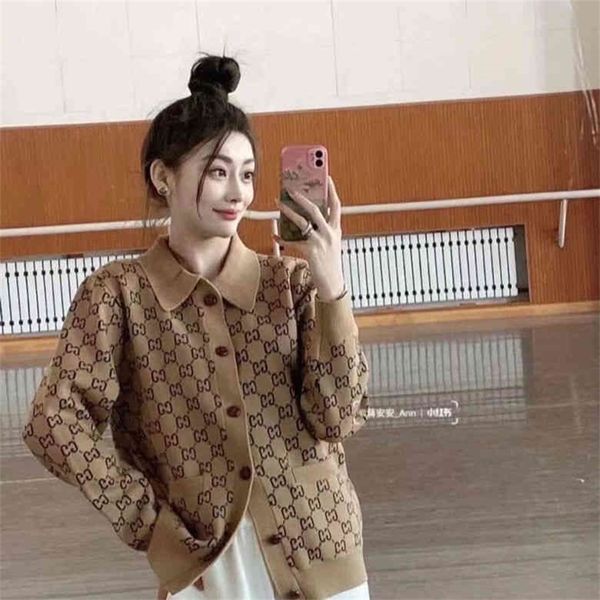 high version net red same style autumn winter new classic old flower retro jacquard polo collar cardigan coat, Black;brown
high version net red same style autumn winter new classic old flower retro jacquard polo collar cardigan coat, Black;brown