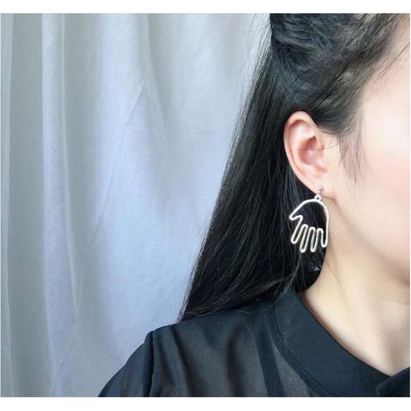 europe and the united states creative jewelry personality simple earrings pen strokes hollow palm earrings female earrings cdpfm t305z, Silver
europe and the united states creative jewelry personality simple earrings pen strokes hollow palm earrings female earrings cdpfm t305z, Silver