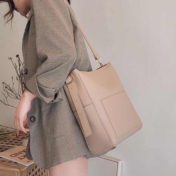 shoulder bags large capacity women designer brand handbags luxury pu leather crossbody bag casual totes simply buckets purse
shoulder bags large capacity women designer brand handbags luxury pu leather crossbody bag casual totes simply buckets purse