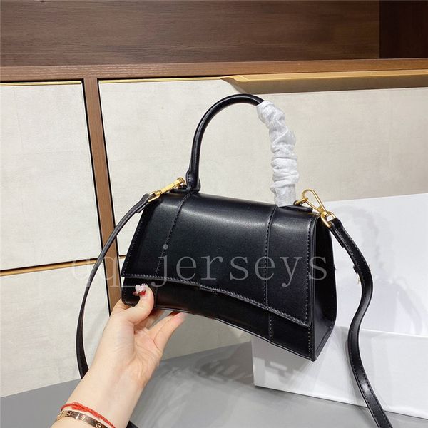 2021 new same paragraph crocodile pattern hourglass all-match leather b-shaped buckle single shoulder messenger bag
2021 new same paragraph crocodile pattern hourglass all-match leather b-shaped buckle single shoulder messenger bag