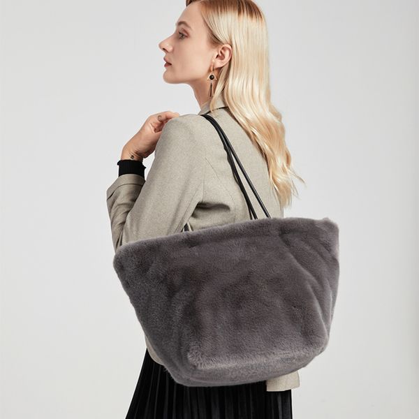 2020 winter fashion new sweet girl square bag big soft plush women's designer handbag casual shoulder messenger bag c1223
2020 winter fashion new sweet girl square bag big soft plush women's designer handbag casual shoulder messenger bag c1223