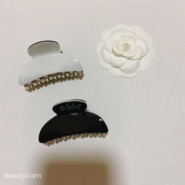 6.8x3.3cm fashion simple black and white acrylic c style hairpin european and american popular hair clip head ornament vip gift, Golden;silver
6.8x3.3cm fashion simple black and white acrylic c style hairpin european and american popular hair clip head ornament vip gift, Golden;silver
