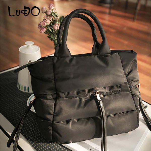 2020 winter space bale handbags woman cotton totes bag down feather padded ladies feather soft women shoulder bag bolsos mujer
2020 winter space bale handbags woman cotton totes bag down feather padded ladies feather soft women shoulder bag bolsos mujer