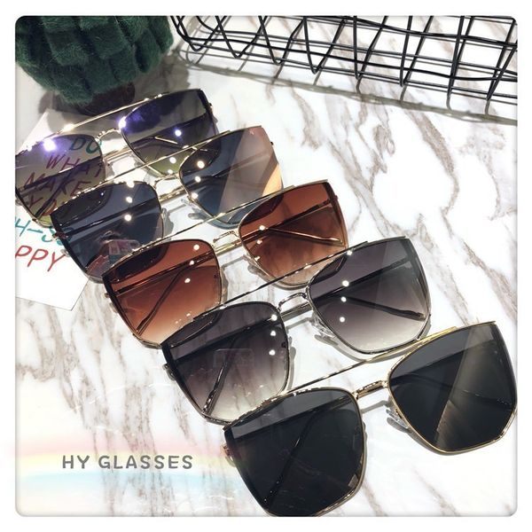 2020 style new men's women's reflective sunglasses big frame fashion driving mirror, White;black
2020 style new men's women's reflective sunglasses big frame fashion driving mirror, White;black