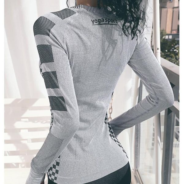 yoga outfits seamless long sleeve crop fitness female thumbholes t-shirt ruched detail to chest women gym sports tight t-shirt1, White;red
yoga outfits seamless long sleeve crop fitness female thumbholes t-shirt ruched detail to chest women gym sports tight t-shirt1, White;red