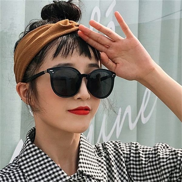 ins net red 2020 new large frame for women korean fashion literature and art round face street shooting sunglasses, White;black
ins net red 2020 new large frame for women korean fashion literature and art round face street shooting sunglasses, White;black