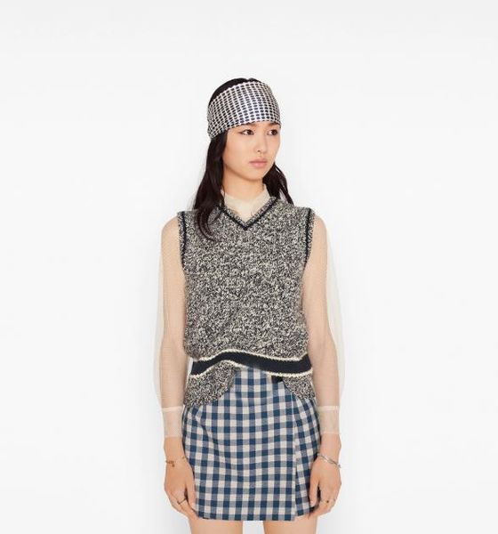 designers sell classic women's trends sleeveless v-neck knit sweaters simple fashion brand wool knit long-sleeved sweaters d 2102001b, White;black
designers sell classic women's trends sleeveless v-neck knit sweaters simple fashion brand wool knit long-sleeved sweaters d 2102001b, White;black