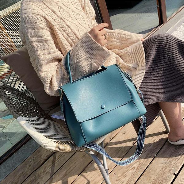 large capacity vintage messenger bags women pu leather elegant shoulder bags office ladies handbags femal fashion totes
large capacity vintage messenger bags women pu leather elegant shoulder bags office ladies handbags femal fashion totes
