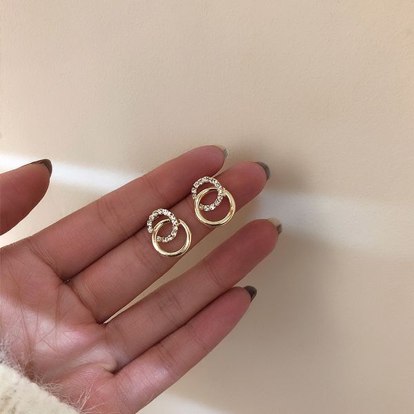 2020 fashion simple geometric gold metal round crystal double circle link stud earrings for women party jewelry, Golden;silver
2020 fashion simple geometric gold metal round crystal double circle link stud earrings for women party jewelry, Golden;silver