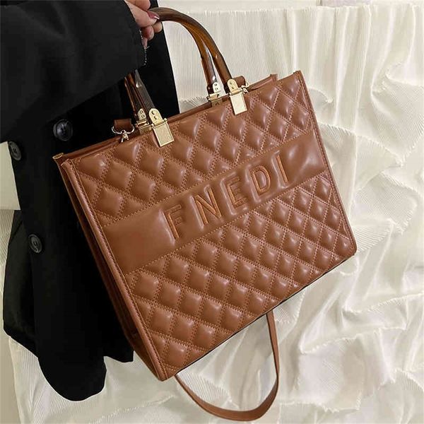 85% off shop for sale large capacity portable women's autumn and winter new fashion rhombic lattice single shoulder simple texture mess
85% off shop for sale large capacity portable women's autumn and winter new fashion rhombic lattice single shoulder simple texture mess