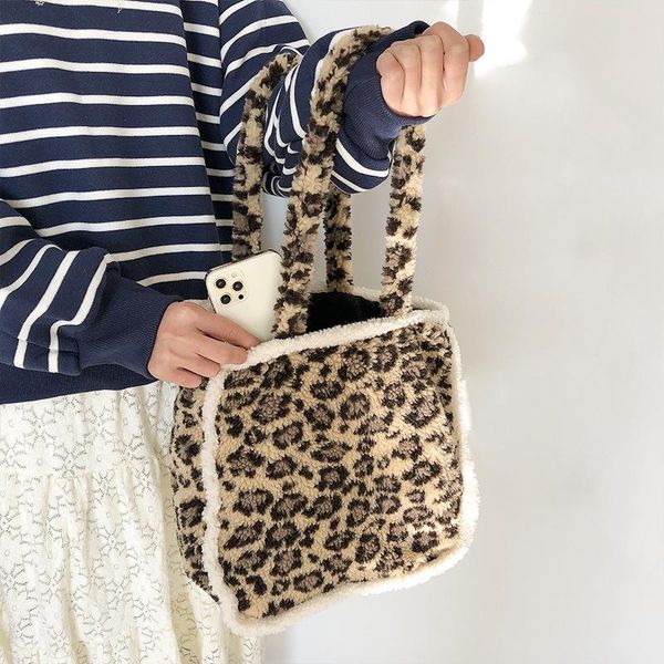 cross body fashion high capacity leopard lamb wool bag handbag contrast stitching fashionable one shoulder in autumn and winter
cross body fashion high capacity leopard lamb wool bag handbag contrast stitching fashionable one shoulder in autumn and winter