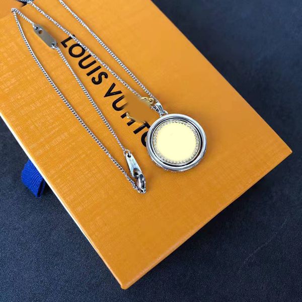designer's new coin necklace with letters that can rotate on both sides is a versatile gift for men and women, Silver
designer's new coin necklace with letters that can rotate on both sides is a versatile gift for men and women, Silver