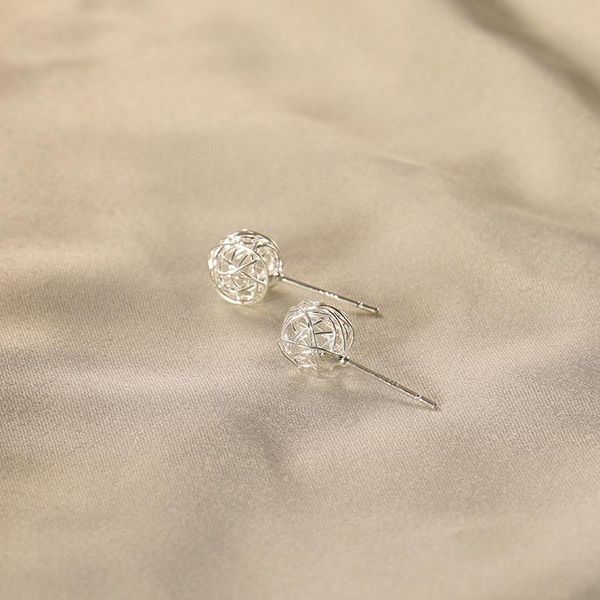 stud korean style hollow round silk ball earrings for women s925 silver needle simple fresh fashion jewelry wholesale 2021, Golden;silver
stud korean style hollow round silk ball earrings for women s925 silver needle simple fresh fashion jewelry wholesale 2021, Golden;silver