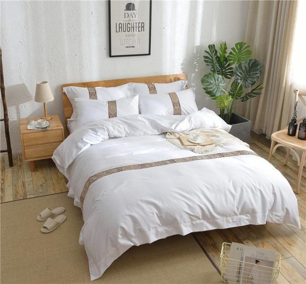 100% cotton satin bed linen white l bed sheets with golden decoration king size sateen duvet cover bedding sets
100% cotton satin bed linen white l bed sheets with golden decoration king size sateen duvet cover bedding sets