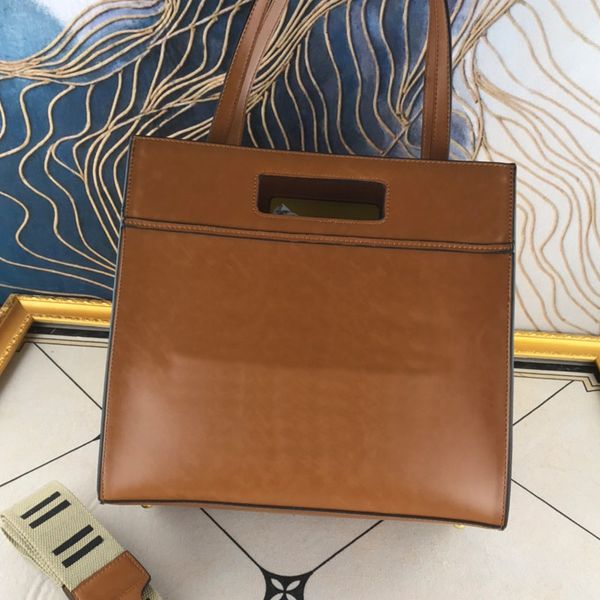 shopping bag tote bag large capacity package plain genuine leather letter detachable wide shoulder strap interior zipper high quality
shopping bag tote bag large capacity package plain genuine leather letter detachable wide shoulder strap interior zipper high quality