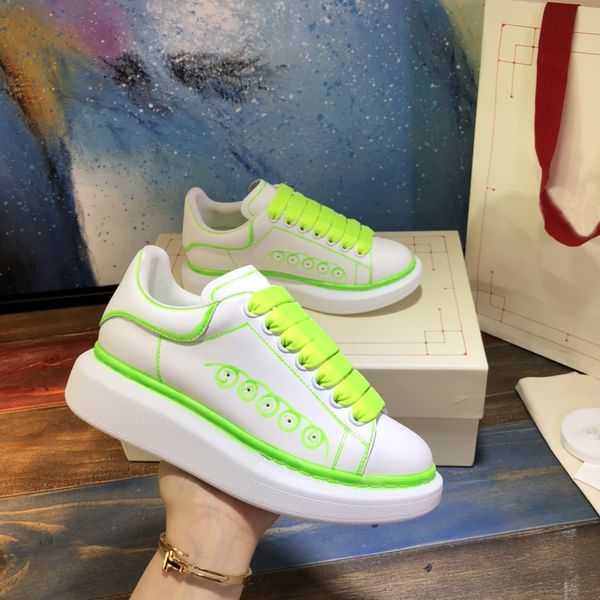 the same kind of small white board shoes with real cow skin and thick soles for men and women lovers, Black
the same kind of small white board shoes with real cow skin and thick soles for men and women lovers, Black