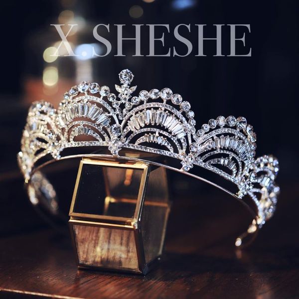 new luxury exquisite palace, resplendent shining bridal headdress, crown dress and wedding accessories with makeup, Silver
new luxury exquisite palace, resplendent shining bridal headdress, crown dress and wedding accessories with makeup, Silver