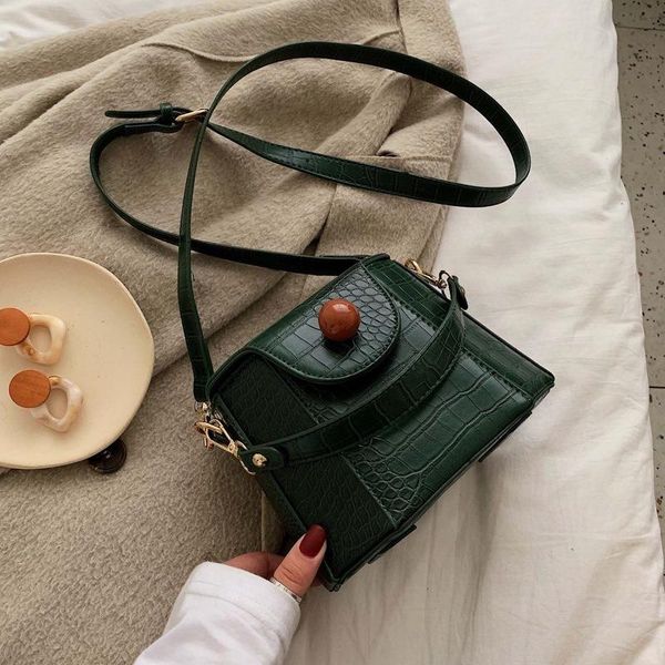 2020 new handbag artificial leather female bag large capacity bucket bag fashion simple one shoulder messenger
2020 new handbag artificial leather female bag large capacity bucket bag fashion simple one shoulder messenger