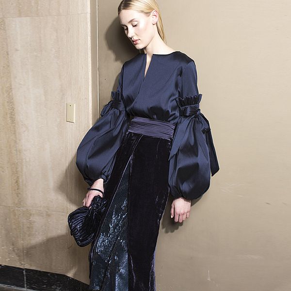 xf 1123-10 q 2021 retro spring fashion runway designer ol set v-neck bow puff upper sleeve + velvet half skirt 2 joint cn2i, White
xf 1123-10 q 2021 retro spring fashion runway designer ol set v-neck bow puff upper sleeve + velvet half skirt 2 joint cn2i, White
