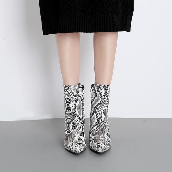 boots 2021 women winter fashion short female luxury design snakeskin booties lady pointed toe block high heels botas shoes1, Black
boots 2021 women winter fashion short female luxury design snakeskin booties lady pointed toe block high heels botas shoes1, Black