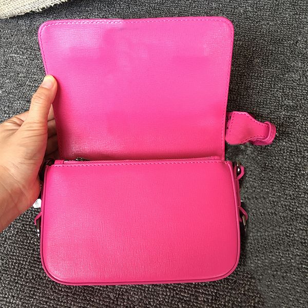 luxurys designers bags office fashion women handbags purses mini totes phone bag manblack and white stripes crossbody bag
luxurys designers bags office fashion women handbags purses mini totes phone bag manblack and white stripes crossbody bag