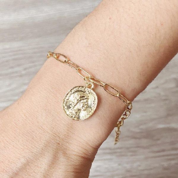 charm bracelets timeonly punk gold color chain for women coins queen head pendant bangles fashion jewelry gift, Golden;silver
charm bracelets timeonly punk gold color chain for women coins queen head pendant bangles fashion jewelry gift, Golden;silver