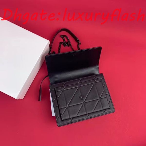 fashion factory wholesales women fashion saddle shoulder bag layer calf leather metal chain saddle bag for women classic designers bags
fashion factory wholesales women fashion saddle shoulder bag layer calf leather metal chain saddle bag for women classic designers bags