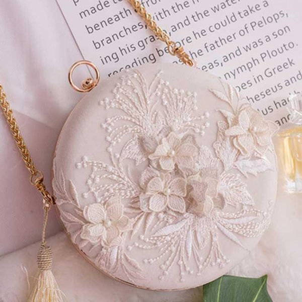 sweet embroidery evening bags for women ancient style small round single shoulder bags female dinner clutch purse1
sweet embroidery evening bags for women ancient style small round single shoulder bags female dinner clutch purse1